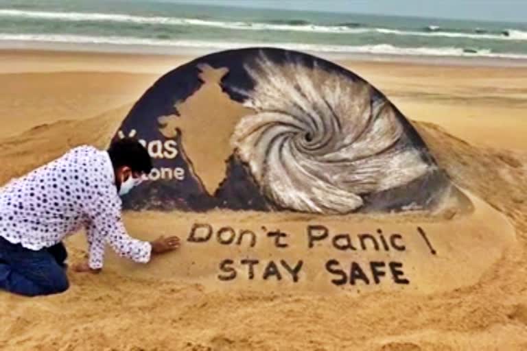 Sudarsan Pattnaik creates sculpture on Puri sea beach