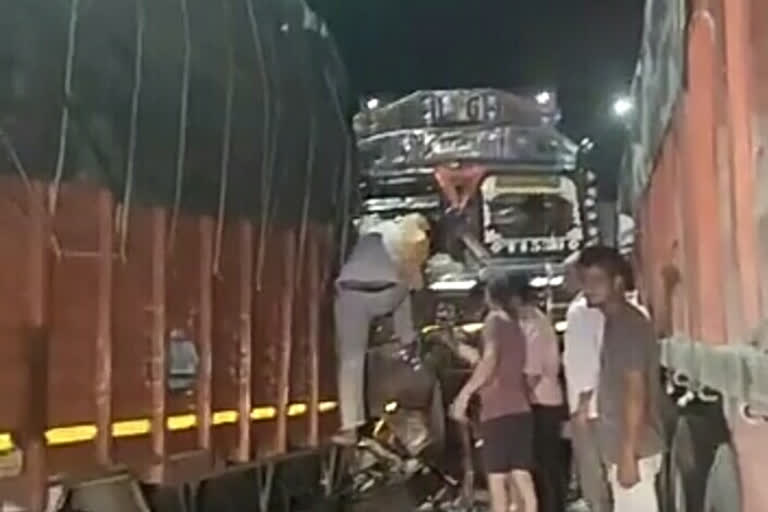 Truck and trolley collided on Karnal's National Highway-44, trolley driver died