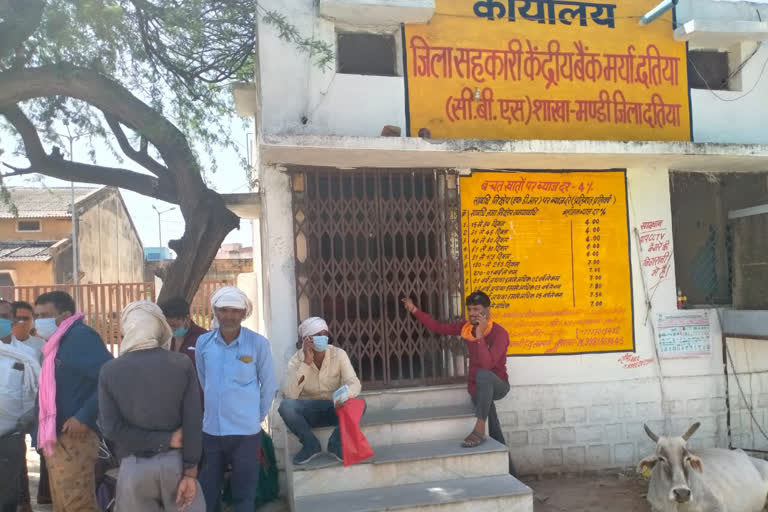 Farmers are unable to withdraw their own money in cooperative bank