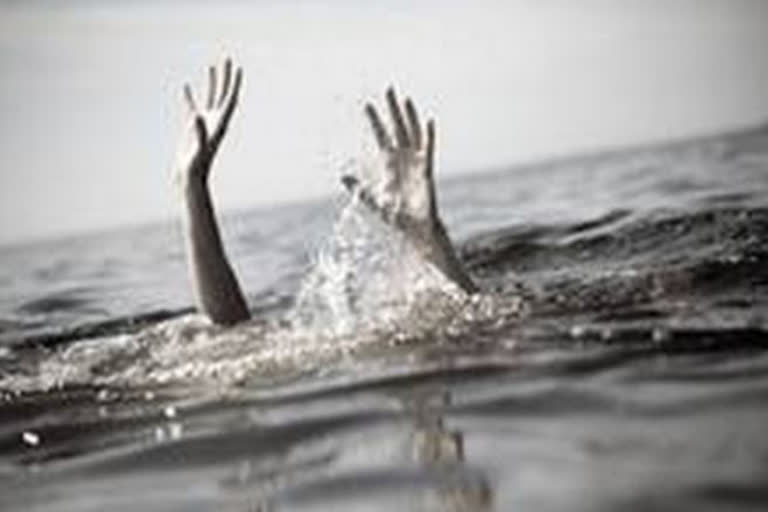 boat capsized in malkangiri,one dead and 7 missing