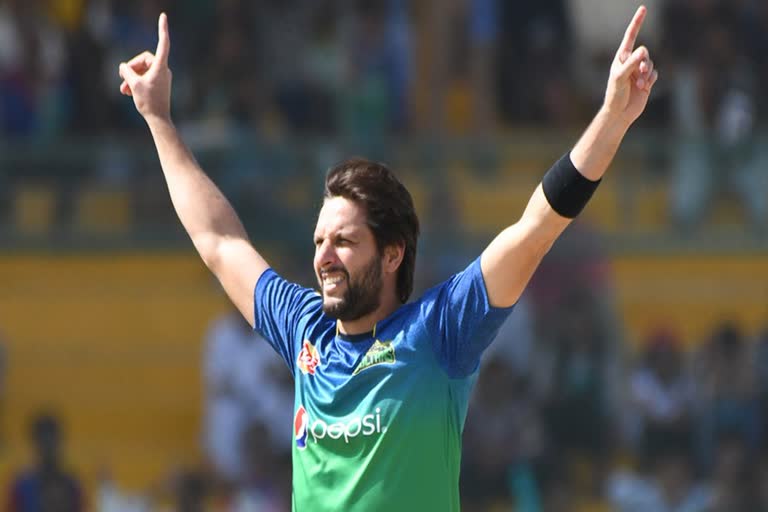Shahid afridi out of PSL due to back injury