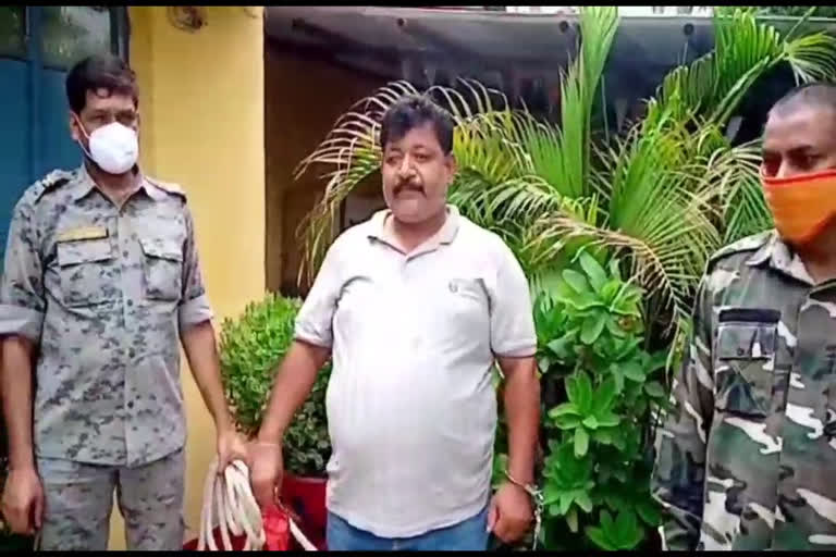 fake-police-officer-arrested-red-handed-in-bokaro