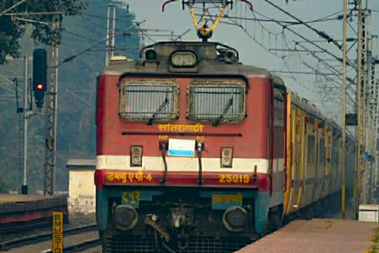 13 trains canceled from ranchi rail division due to cyclonic storm yas