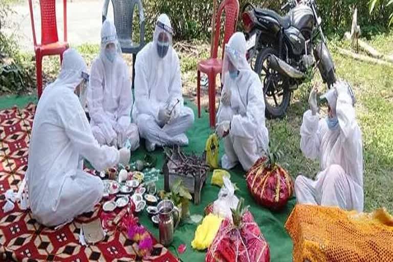 bride and groom wear ppe kit