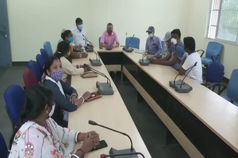 bdo-holds-meeting-with-panchayat-representatives-regarding-vaccination-in-jamshedpur