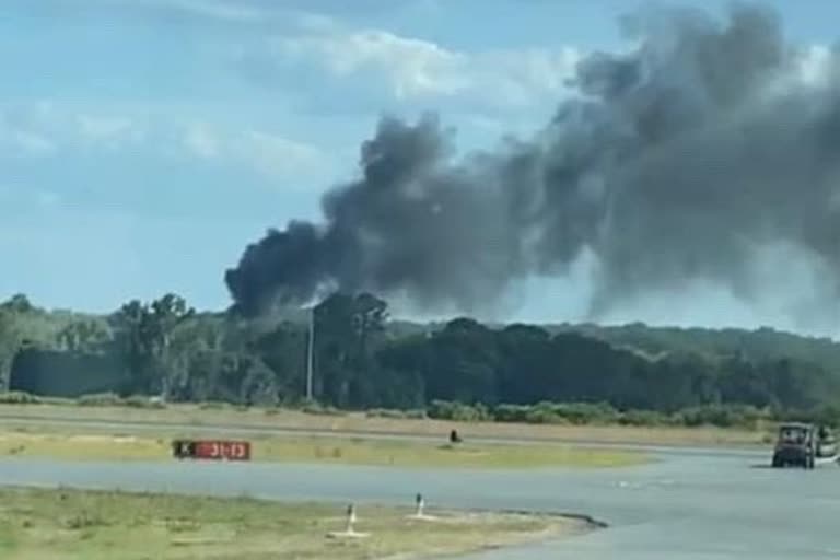 Florida firefighting helicopter  helicopter crash news  Florida helicopter news  ഫ്ലോറിഡ അഗ്നിശമന ഹെലികോപ്റ്റർ തകർന്നു  അഗ്നിശമന ഹെലികോപ്റ്റർ തകർന്നു  ഹെലികോപ്റ്റർ തകർന്നു