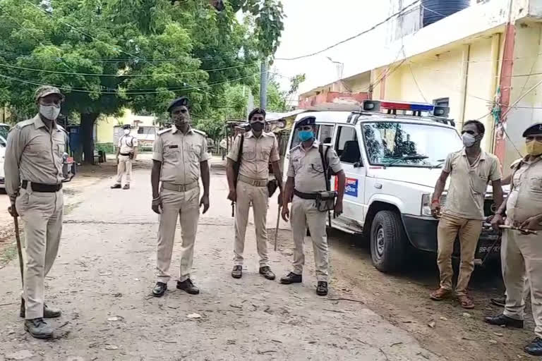 पुलिस तैनात