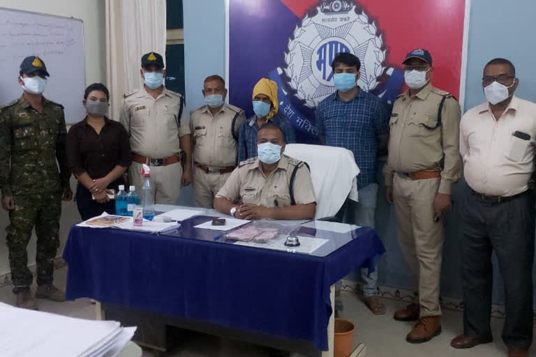 62 lakh robbery accused arrested from jhansi