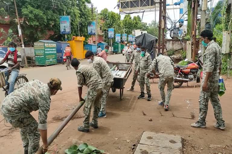 যশ পরবর্তী বিপর্যয় মোকাবিলায় শহরের রাস্তায় কোতওয়ালি পুলিশ