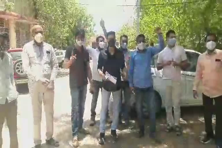 protest in Jhalawar, शराब ठेका संचालक