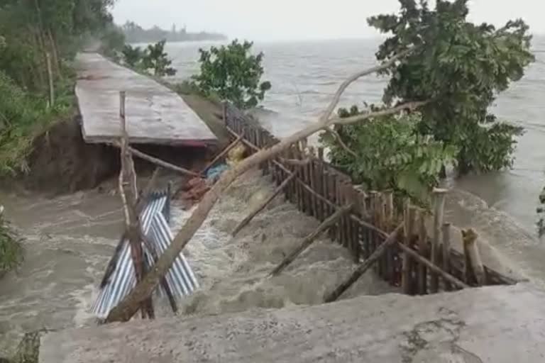 রূপনারায়ণের বাঁধ ভেঙে প্লাবিত গ্রামীণ হাওড়ার বেশ কিছু এলাকা