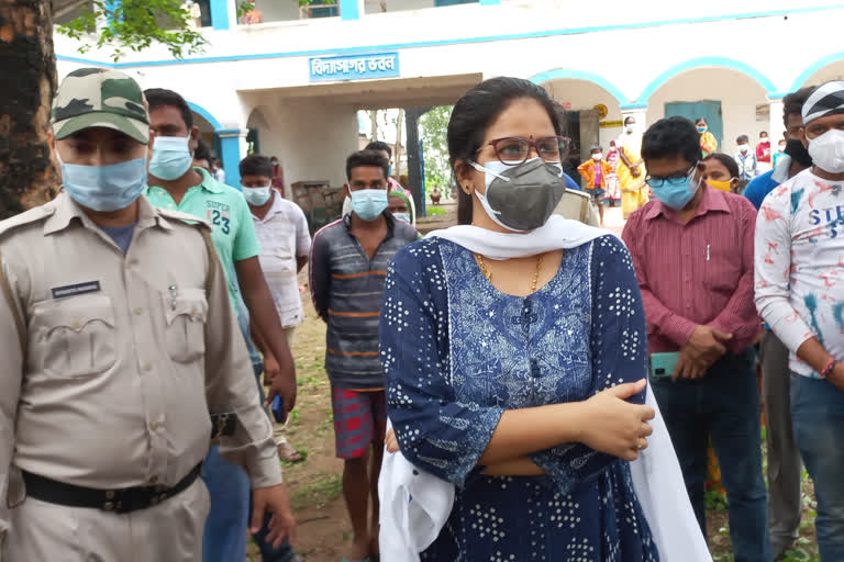 bankura dm visits at yaas relief camp