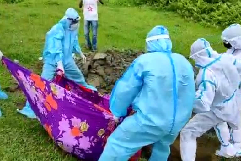 person die at home with corona symptoms after 17 hours Red Volunteers bury the body in alipurduar