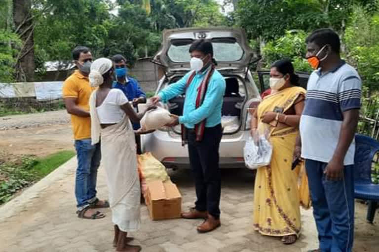 ক'ভিড আক্ৰান্তলৈ সহাঁয়ৰ হাত বিধায়ক চক্ৰধৰ গগৈৰ