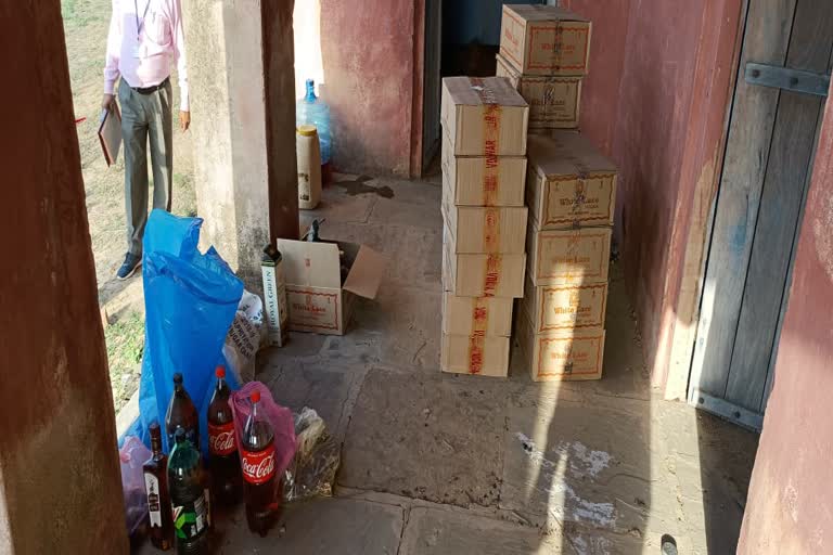 illegal liquor found in government school,  illegal liquor found in jhunjhunu