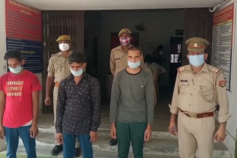 रामपुर में तीन ब्लैकमेलर गिरफ्तार.