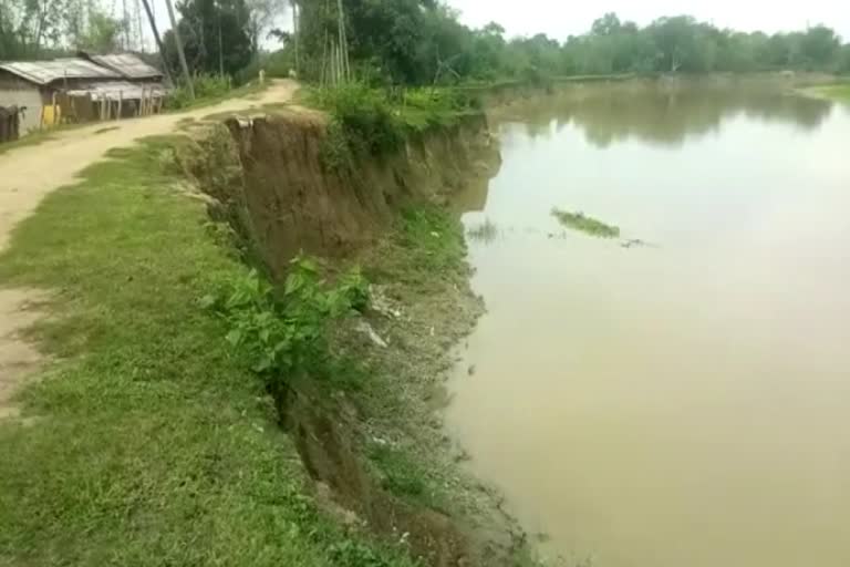 দিচাং নৈৰ ভয়াৱহ  গৰাখহনীয়াই সন্ত্ৰাসৰ সৃষ্টি খালৈঘুগুৰা বৰবামত