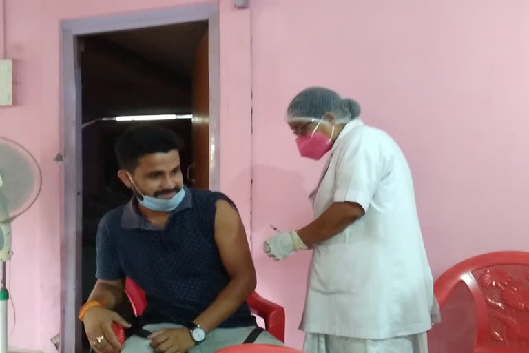 covid-vaccine-given-to-journalist-of-nalbari