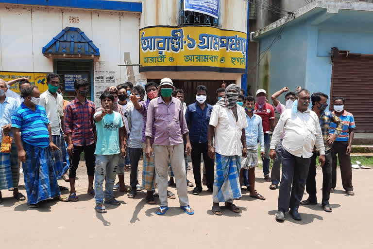 government reliefs are distributed to relatives allegation against panchayat pradhan of Arandi in hooghly