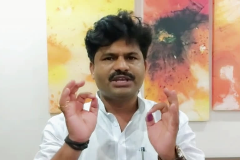 Gopichand Padalkar has criticized the Congress