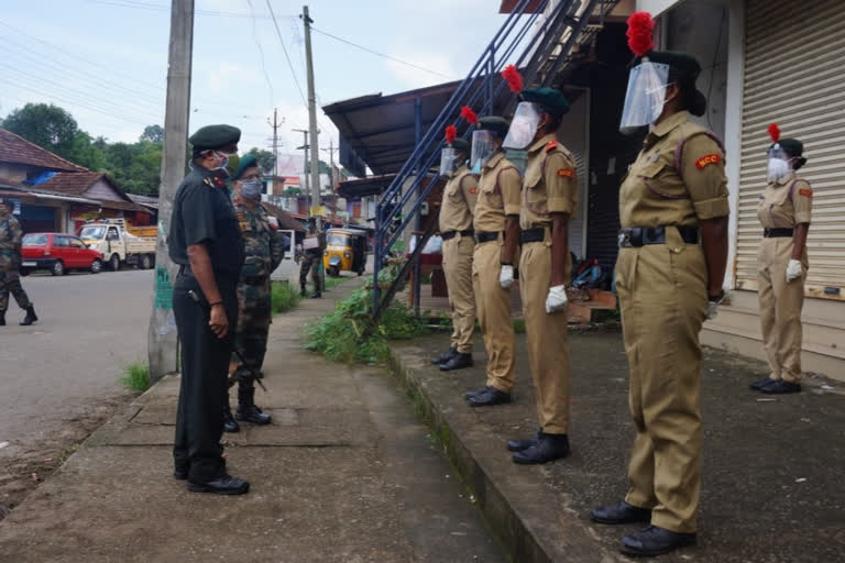 കൊവിഡ് പ്രതിരോധം  പത്തനംതിട്ട  എൻസിസി  എൻസിസി കേഡറ്റ്  എൻസിസി കമാൻഡർ  എൻസിസി  covid  covid resistance  ncc  ncc cadet  ncc commander  pathanamthitta  police  പൊലീസ്  കൊവിഡ് വാർത്ത  covid news  ncc news  എൻസിസി വാർത്ത