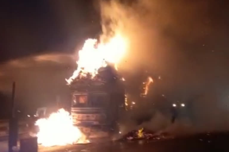 nashik truck caught fire news