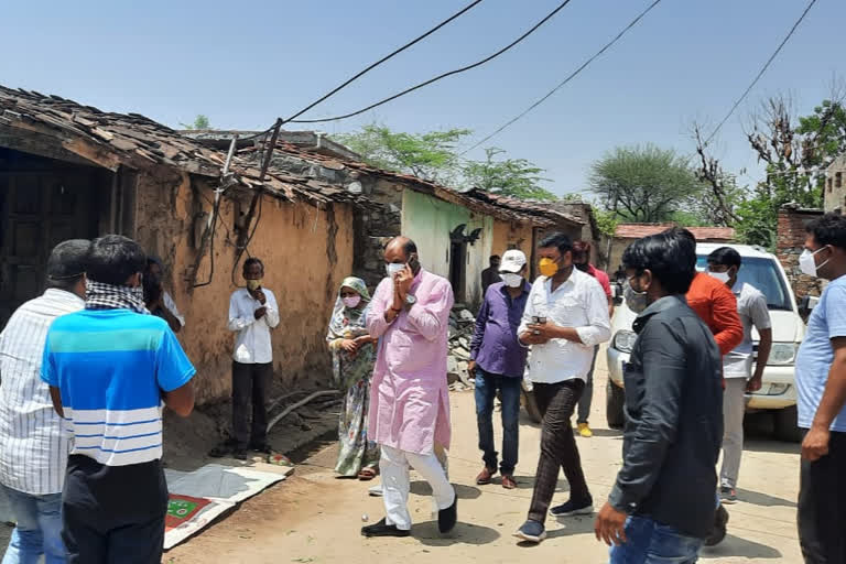 कोरोना से अनाथ बच्चों से मिलने पहुंचे सांसद चंद्र प्रकाश जोशी, MP Chandraprakash Joshi arrives to meet orphans from Corona