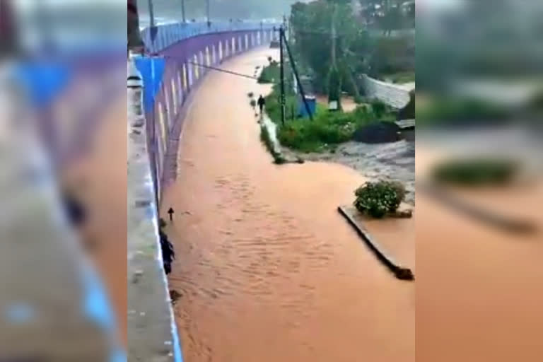 Artificial flood create, Artificial flood create in pumpwell subway, Artificial flood create in pumpwell subway in Mangalore, Mangalore new, ಕೃತಕ ನೆರೆ ರಚನೆ, ಪಂಪ್​ವೆಲ್​ ಮೇಲ್ಸೇತುವೆ ಕೆಳಭಾಗದಲ್ಲಿ ಕೃತ ನೆರೆ ರಚನೆ, ಮಂಗಳೂರಿನಲ್ಲಿ ಪಂಪ್​ವೆಲ್​ ಮೇಲ್ಸೇತುವೆ ಕೆಳಭಾಗದಲ್ಲಿ ಕೃತ ನೆರೆ ರಚನೆ, ಮಂಗಳೂರು ಸುದ್ದಿ,