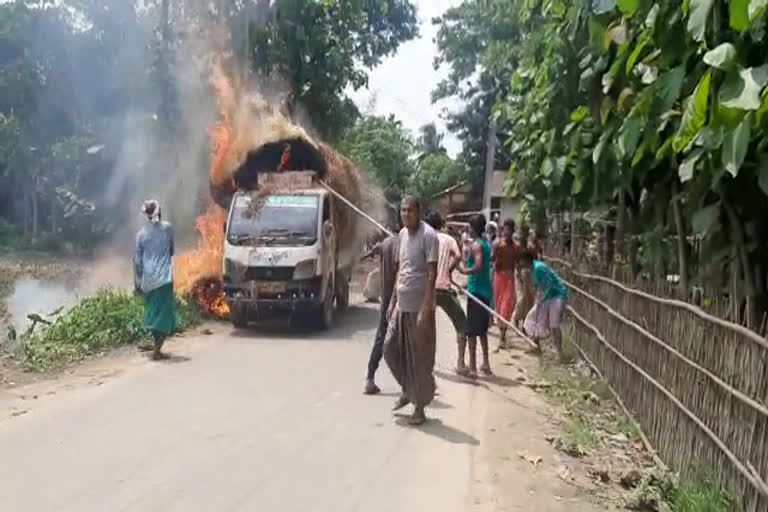 fire-broke-out-in-a-car