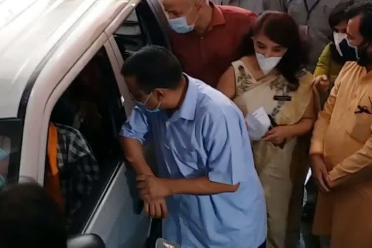 arvind kejriwal inaugurates first free drive through vaccination centre