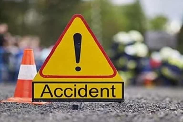 11 killed in passenger vehicle crash in Pakistan