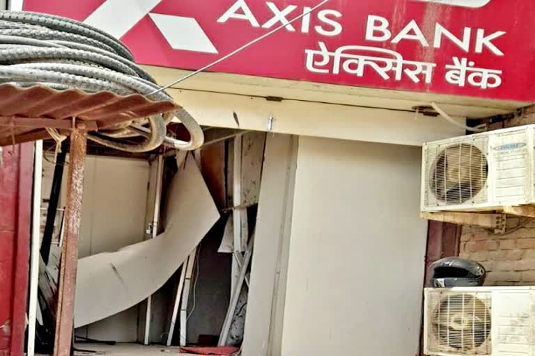 alwar crime  crime in alwar  13 लाख रुपए से भरा ATM  ATM उखाड़ ले गए बदमाश  क्राइम इन अलवर  Axis Bank का ATM  अलवर में लूट  एटीएम लूट