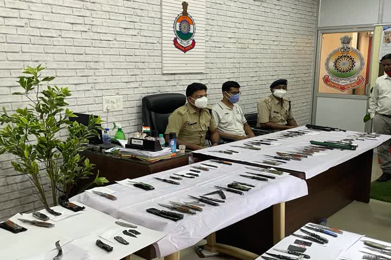 police-launched-a-special-verification-campaign-against-those-who-brought-online-knife-in-raipur