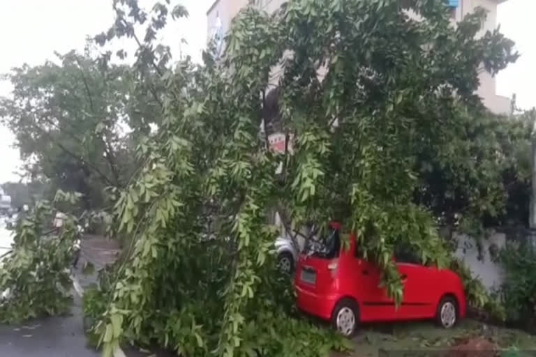 heavy wind in vijayanagaram