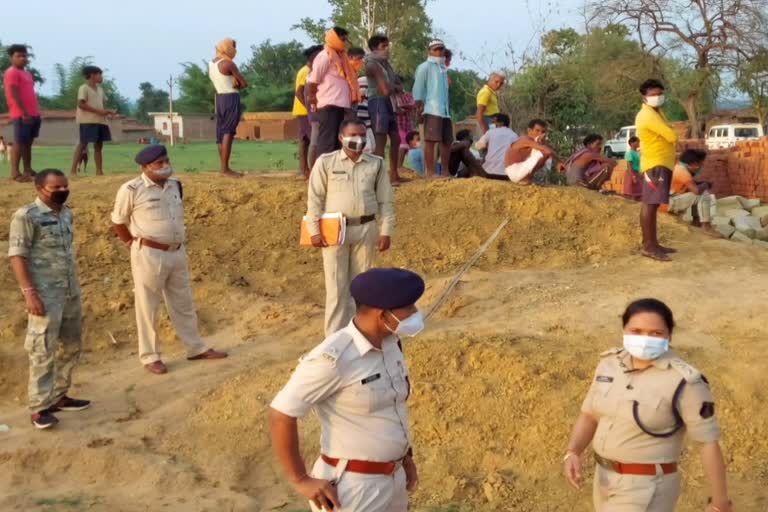 Three laborers buried