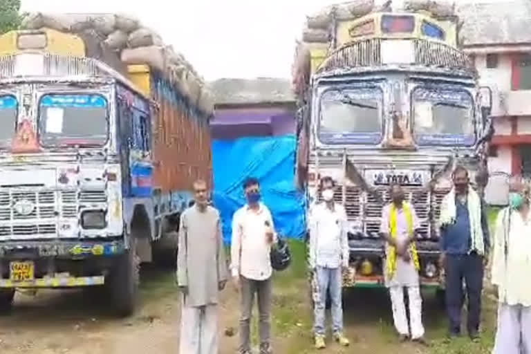 Farmers stopped FCI truck in Garhwa