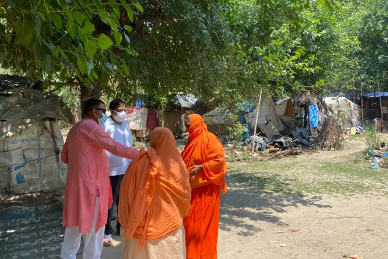 रोजाना 600 लोगों को भोजन करा रहे हैं पुरोहित समाज