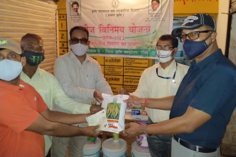 Hybrid paddy seeds distributed to farmers at 50 percent grant in ranchi