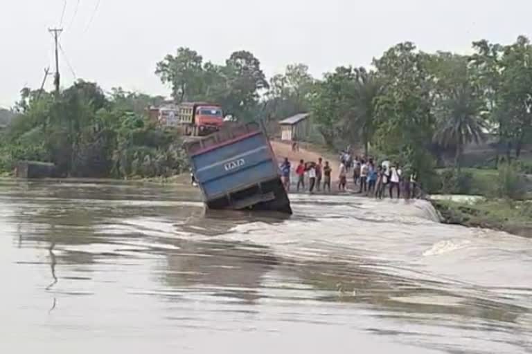 হড়কা বানে বেহাল দশা ফারাক্কার নিশিন্দ্রা কাটান