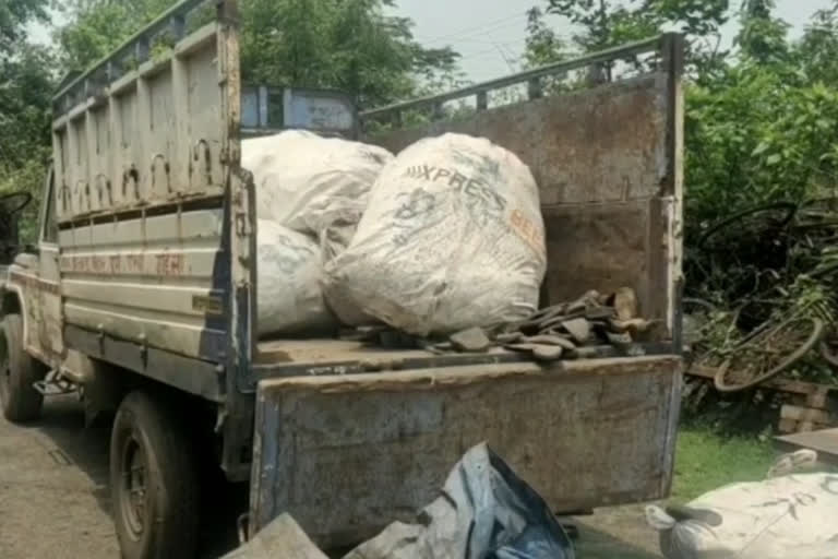 smuggling of copper and brass under garbage in dhanbad