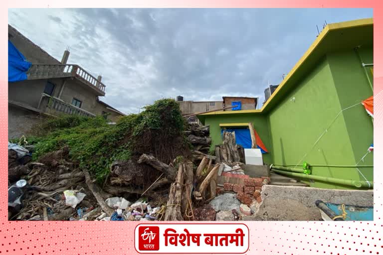 Fishermen damage by cyclone in goa