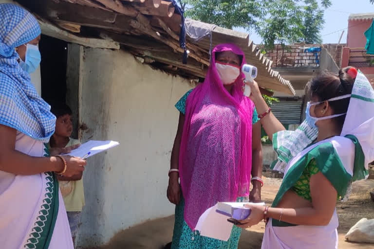 Door to door health screening campaign going on in Jharkhand