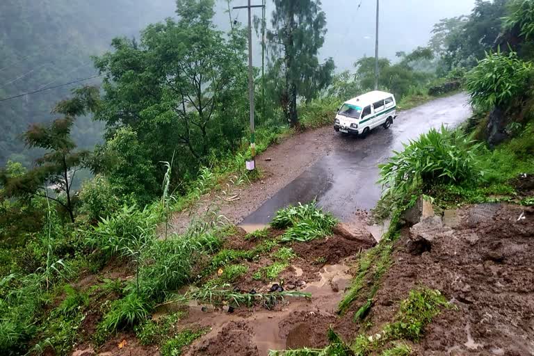 যশে ক্ষতিগ্রস্ত পাহাড়, মোকাবিলায় টাস্ক ফোর্স গঠন  দার্জিলিং জেলা প্রশাসনের