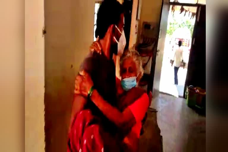 an-ambulance-driver-saves-infected-women-lifes-in-tumkur