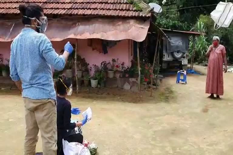 bhuvan-ponnanna-harshika-poonacha-distributed-food-kit-in-kodagu