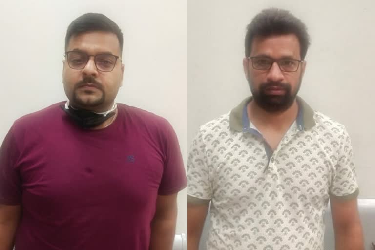 mandir marg police arrested two proclaimed offenders