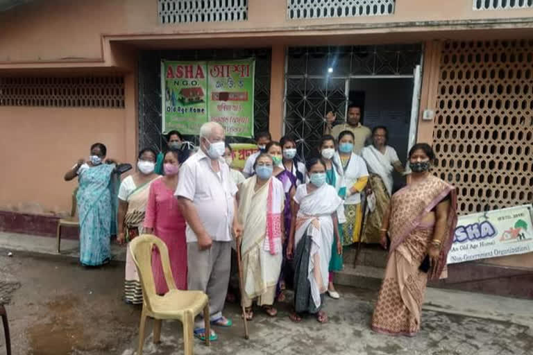 Vaccination program at Asha Old aged Home