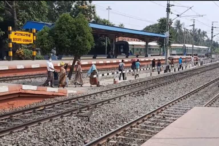 west bengal banks staff happy to board on special train