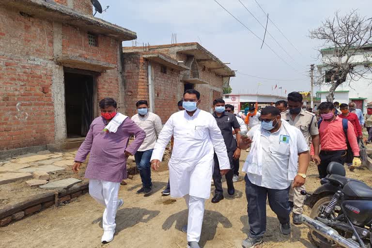 Gurudayal Banjare visited the storm affected area