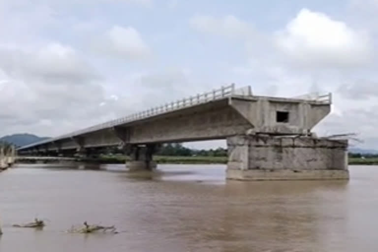 incomplete-bridge-inspection-mla-abdul-baten-khandkar-at-barghola-tilpukuri